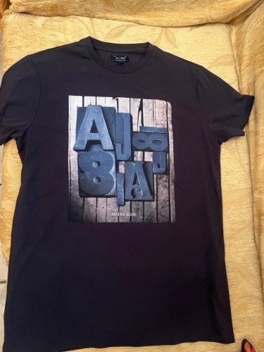 Περισσότερες πληροφορίες για "Armani jeans T-shirt"