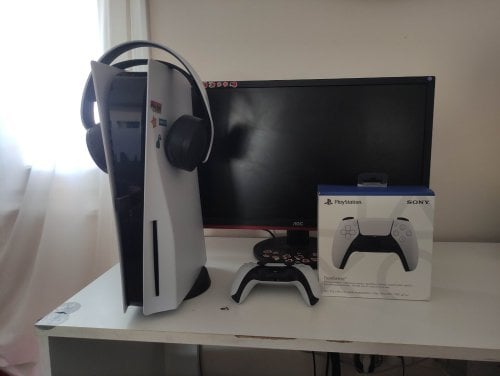 Περισσότερες πληροφορίες για "PS5 + controller + headset + changer"