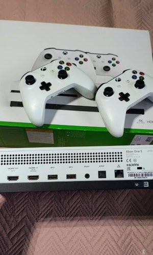 Περισσότερες πληροφορίες για "Microsoft Xbox One S 1TB Two-Controller Bundle"