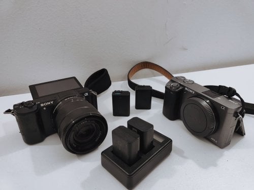 Περισσότερες πληροφορίες για "Sony a5100 , Sony a6000 , 18-55 F3.5-5.6 OSS + 2 extra batteries"