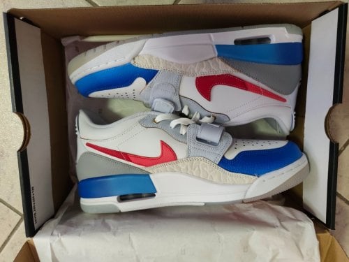 Περισσότερες πληροφορίες για "Air Jordan Legacy 312 low καινούργια."