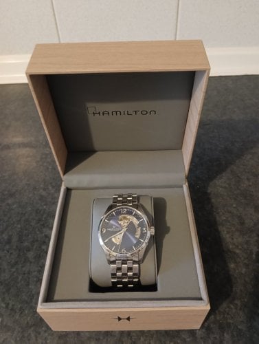 Περισσότερες πληροφορίες για "Hamilton Jazzmaster Open Heart"