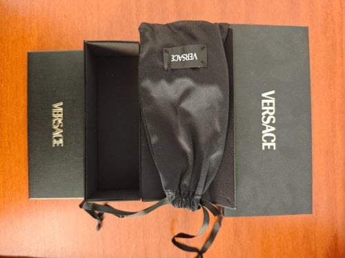 Περισσότερες πληροφορίες για "Versace"
