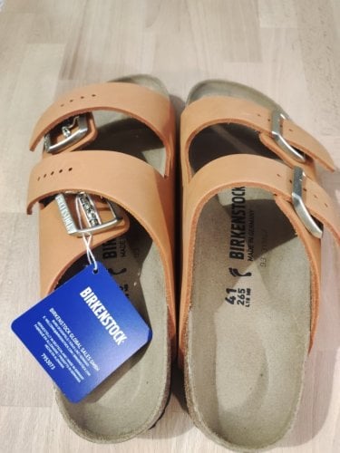 Περισσότερες πληροφορίες για "BIRKENSTOCK Γυναικεία Σανδάλια ολοκαίνουργια"