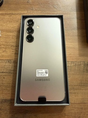 Περισσότερες πληροφορίες για "Samsung S25 12/128 silver shadow"