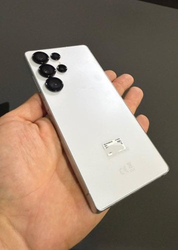Περισσότερες πληροφορίες για "Samsung Galaxy S25 Ultra (Άσπρο/512 GB) + ασφάλεια συσκευης"
