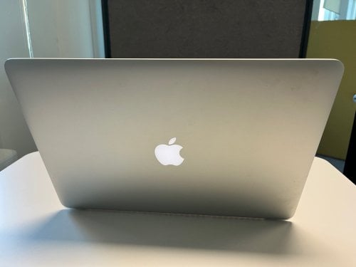 Περισσότερες πληροφορίες για "MacBook Pro 15'' mid-2015, 16GB RAM, 512GB SSD"
