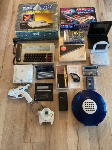 Περισσότερες πληροφορίες για "AMSTRAD----ps VITA-oled ---Nintendo Topps--ATARI-- -pokemon celebrations-- QL telecom OPD-"