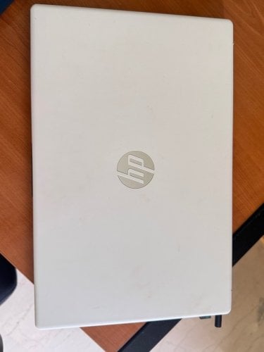 Περισσότερες πληροφορίες για "HP 15-fc0038nv R3-7320U/8GB/512GB Laptop"