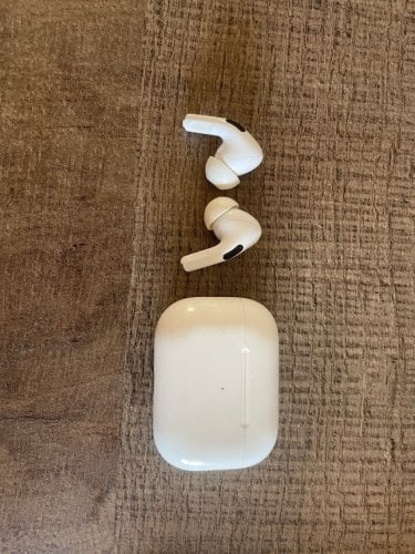 Περισσότερες πληροφορίες για "Apple AirPods Pro (Πρώτης Γενιάς) Με πρόβλημα στα ακουστικά!!"