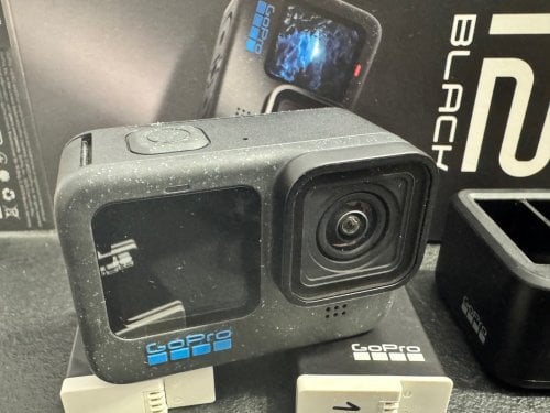Περισσότερες πληροφορίες για "Go Pro hero 12 kit 3x enduro batteries + selfie stick like new"
