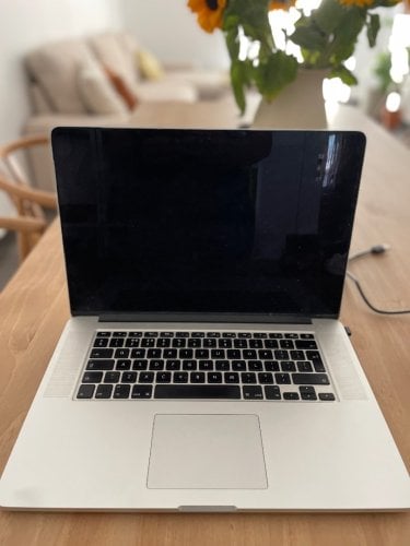 Περισσότερες πληροφορίες για "MACBOOK PRO 15 inch MID 2015"