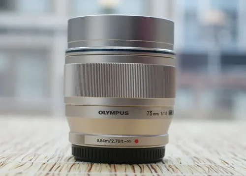 Περισσότερες πληροφορίες για "Olympus m. Zuiko 75/1.8 silver"