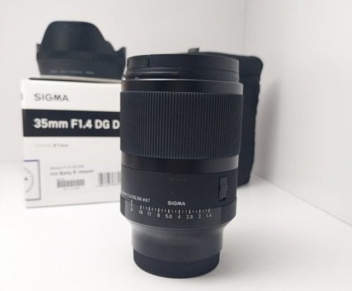 Περισσότερες πληροφορίες για "Sigma 35mm f/1.4 DG DN Art Sony E-Mount"