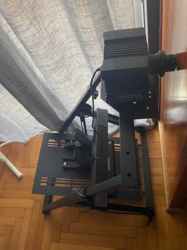 Περισσότερες πληροφορίες για "MOZA RACING R5 BUNLDE + GT OMEGA APEX Wheel Stand"