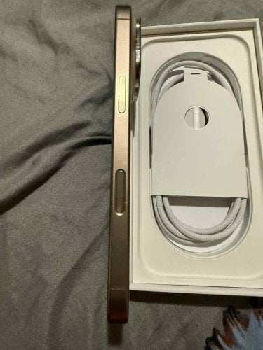 Περισσότερες πληροφορίες για "iPhone 16 pro 128gb 5G desert 8 μηνών άψογο . Μόνο Αθήνα"