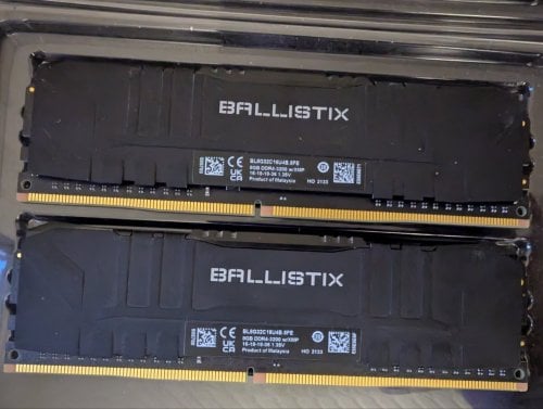 Περισσότερες πληροφορίες για "Crucial Ballistix BL8G32C16U4B (8 GB/DDR4/3200MHz) 2x8"