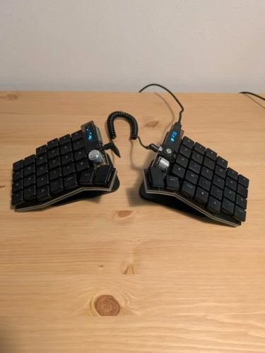 Περισσότερες πληροφορίες για "Split Keyboard SoflePlus με διακόπτες Sunset και Ugreen Stands"