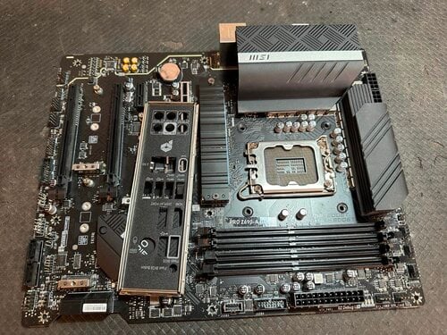 Περισσότερες πληροφορίες για "MSI PRO Z690-A DDR4 Με βλαβη στα pin απο το socket"