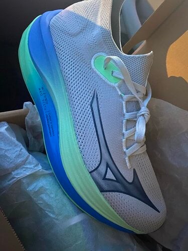 Περισσότερες πληροφορίες για "Mizuno neo vista 44,5"