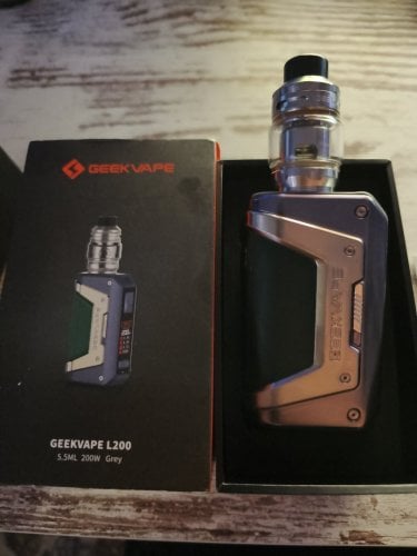 Περισσότερες πληροφορίες για "GEEKVAPE 200L 5.5ML 200W GREY"