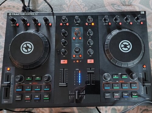 Περισσότερες πληροφορίες για "Native Instruments Traktor Kontrol S2 mk1"