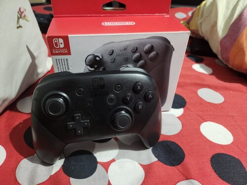 Περισσότερες πληροφορίες για "Nintendo Switch Pro Controller (Μαύρο/Ασύρματα)"