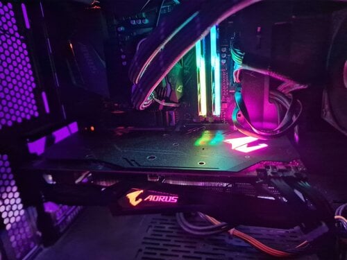 Περισσότερες πληροφορίες για "Gigabyte AORUS RTX 2070 XTREME"