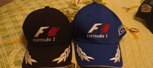 Περισσότερες πληροφορίες για "2 Καπέλα F1"