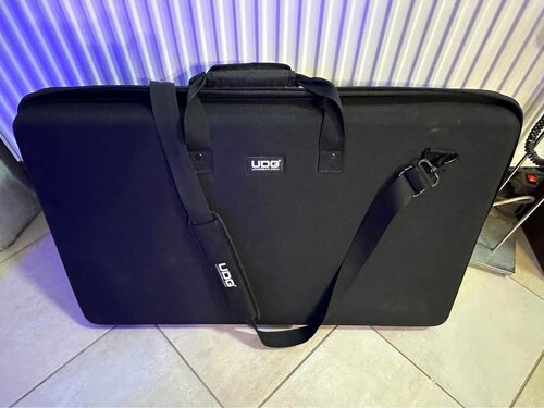 Περισσότερες πληροφορίες για "UDG CREATOR HARDCASE U8305BL"
