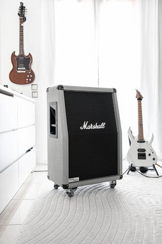 Περισσότερες πληροφορίες για "Marshall Silver Jubilee 2536A 212"