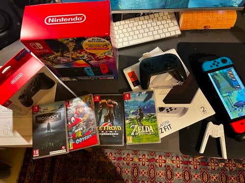 Περισσότερες πληροφορίες για "Nintendo switch OLED μηνών με πολλά έξτρα"