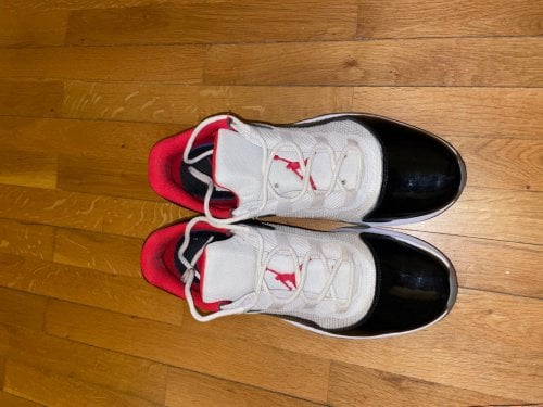 Περισσότερες πληροφορίες για "Jordan Air 11 CMFT 45 νουμερο"