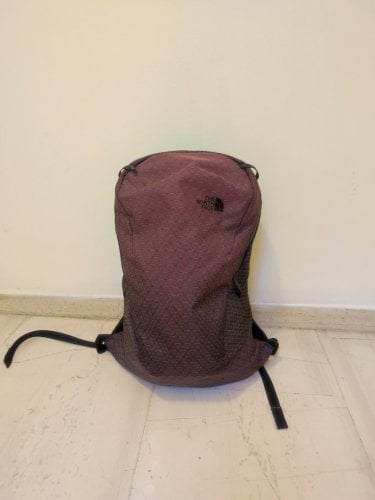 Περισσότερες πληροφορίες για "The North Face CMYK 24L backpack"