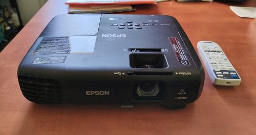 Περισσότερες πληροφορίες για "Προτζέκτορας EPSON EB-Χ03 με HDMI σε άριστη κατάσταση"