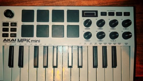 Περισσότερες πληροφορίες για "Akai mpk Mini MK3"