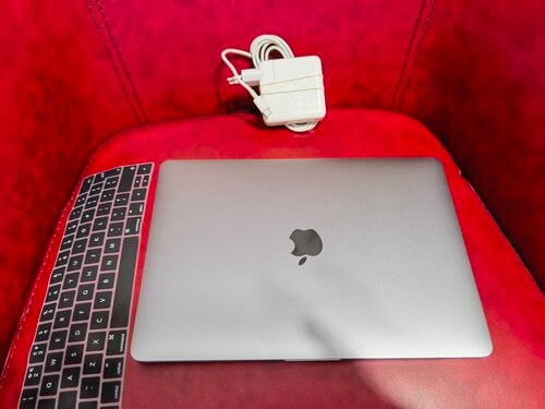 Περισσότερες πληροφορίες για "Hot offer!!Apple MacBook Pro 13" touchbar 2017 i7 16gb 256gb ssd"