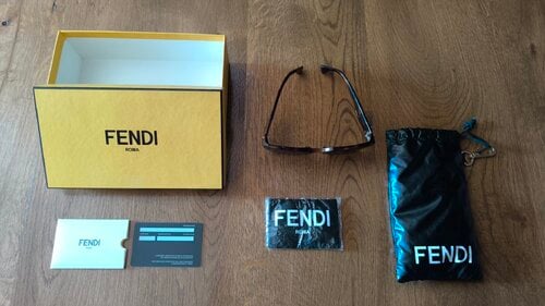 Περισσότερες πληροφορίες για "Fendi First"