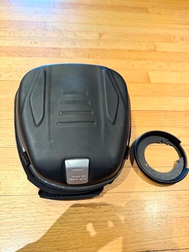 Περισσότερες πληροφορίες για "Givi Tank Bag Μοτοσυκλέτας με Tanklock 15lt"