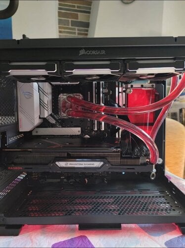Περισσότερες πληροφορίες για "AMD Gaming PC Build με Υδρόψυξη – Ryzen 7 5800X3D & RX 6800 XT"