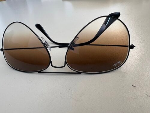 Περισσότερες πληροφορίες για "RAYBAN AVIATOR   Aviator-004/51 Size: 58"