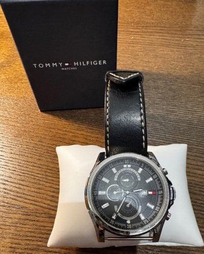 Περισσότερες πληροφορίες για "Tommy Hilfiger th 98.1.14.0981"