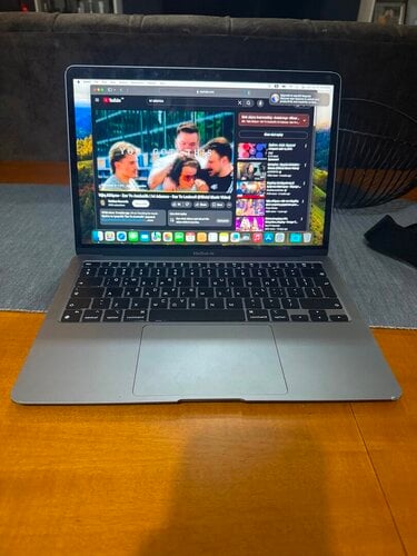 Περισσότερες πληροφορίες για "MacBook Air m1 (2020) 8gb/256gb"