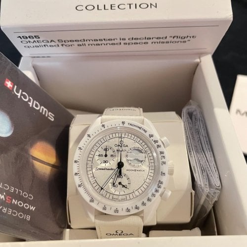 Περισσότερες πληροφορίες για "MOONSWATCH OMEGA X SWATCH"