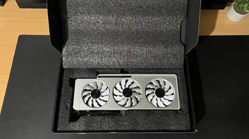 Περισσότερες πληροφορίες για "Gigabyte GeForce RTX 3080 VISION OC 10G"