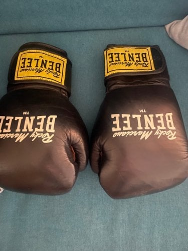 Περισσότερες πληροφορίες για "Benlee Rocky Marciano Evan’s boxing gloves"