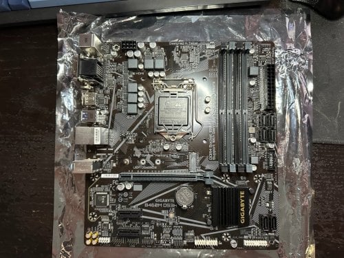 Περισσότερες πληροφορίες για "Gigabyte B460M-DS3H & 450W TURBO X PSU"