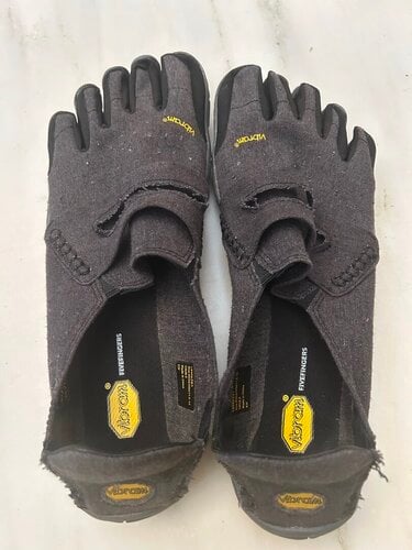 Περισσότερες πληροφορίες για "Vibram five fingers cvt"