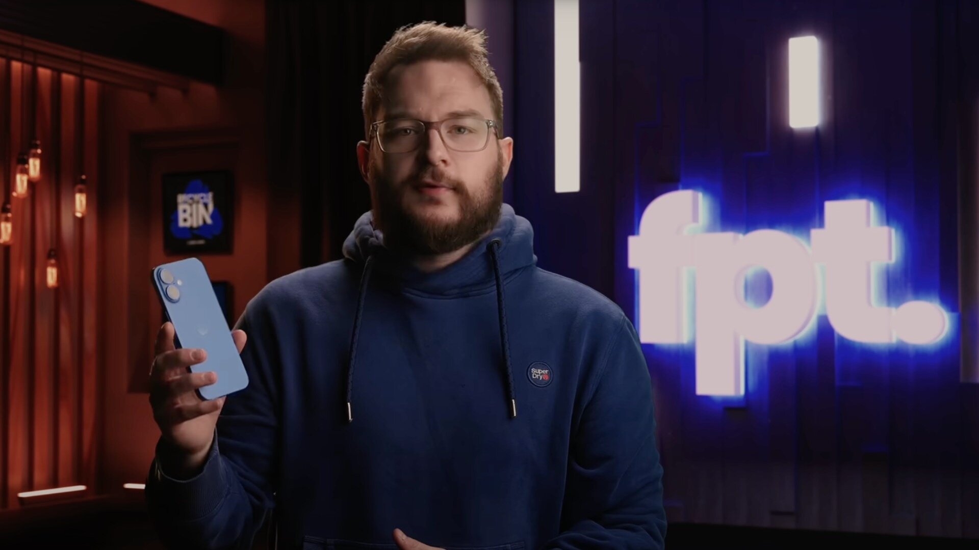 Περισσότερες πληροφορίες για "Η Apple μηνύει τον YouTuber, Jon Prosser, για περίτεχνο σχέδιο διαρροής iOS 26"