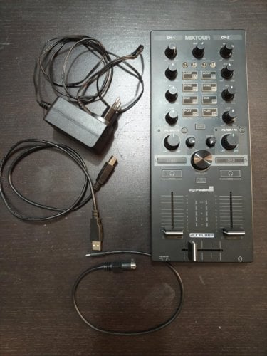 Περισσότερες πληροφορίες για "Πωλείται Reloop MIXTOUR DJ Controller."